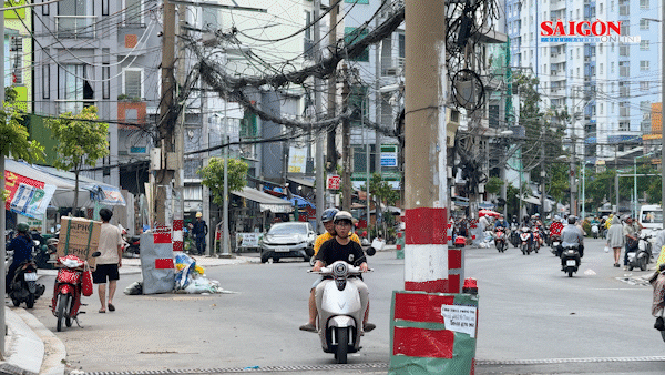 TPHCM: Chậm nhất ngày 10-10 sẽ nhổ bỏ toàn bộ cột điện dưới lòng đường Chu Văn An