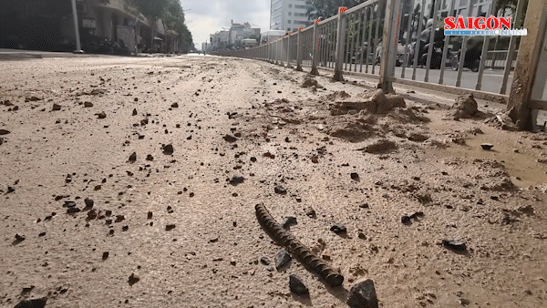 Xử phạt tài xế xe ben làm rơi vãi nhiều bùn gần cửa ngõ sân bay Tân Sơn Nhất
