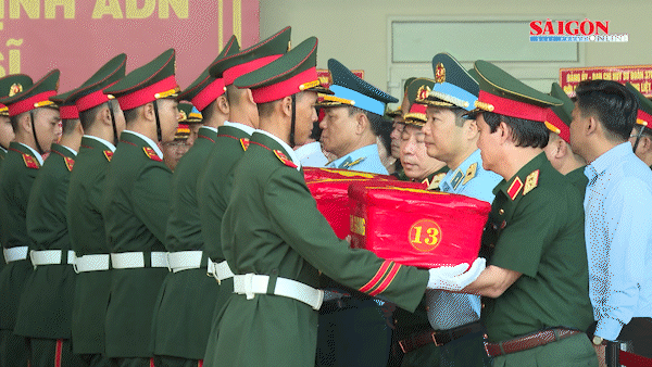 Vận chuyển hơn 15.000 mẫu hài cốt liệt sĩ từ Cần Thơ ra Thủ đô giám định ADN