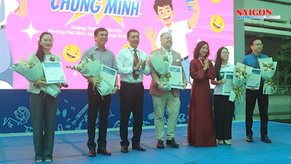 Hơn 1.000 học sinh THPT Võ Văn Kiệt được "gỡ rối" tâm sinh lý tuổi mới lớn