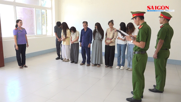 Triệt phá đường dây làm thuốc giả, thu giữ 20.000 lọ thuốc thành phẩm