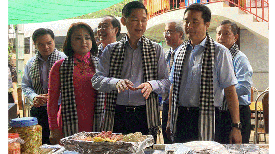 Hàng ngàn người tham dự “Liên hoan Ẩm thực đất phương Nam 2017” ảnh 1