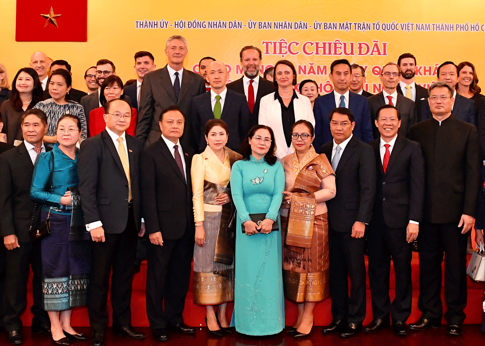 HCMC pledges to ensure healthy investment environment ảnh 1