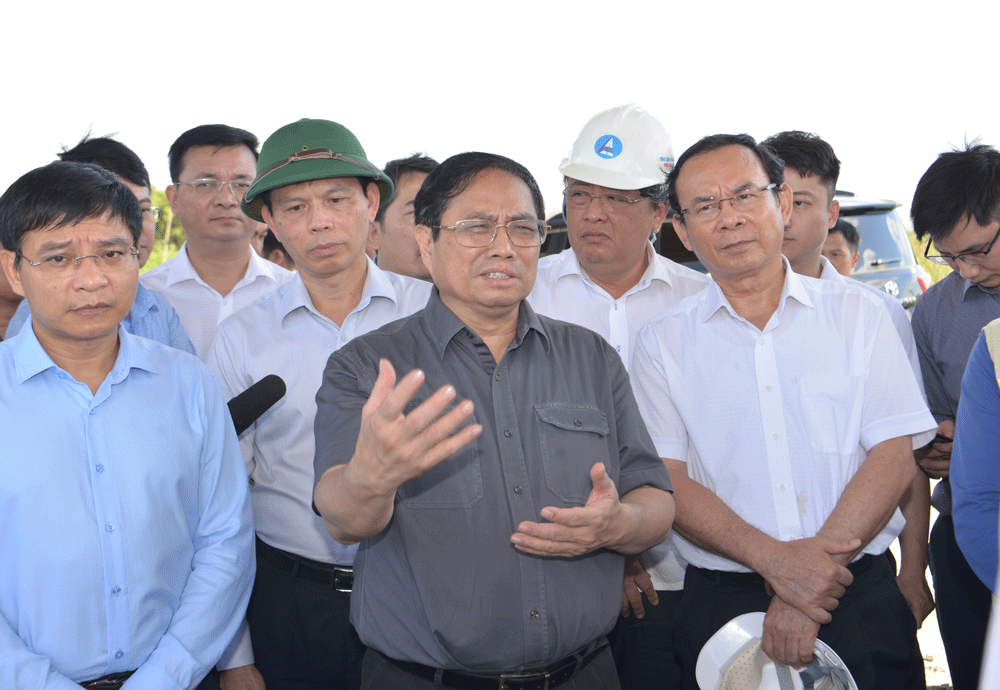 PM inspects HCMC’s two projects in Binh Chanh District ảnh 3