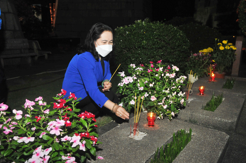 Lãnh đạo TPHCM tri ân các anh hùng liệt sĩ ảnh 3