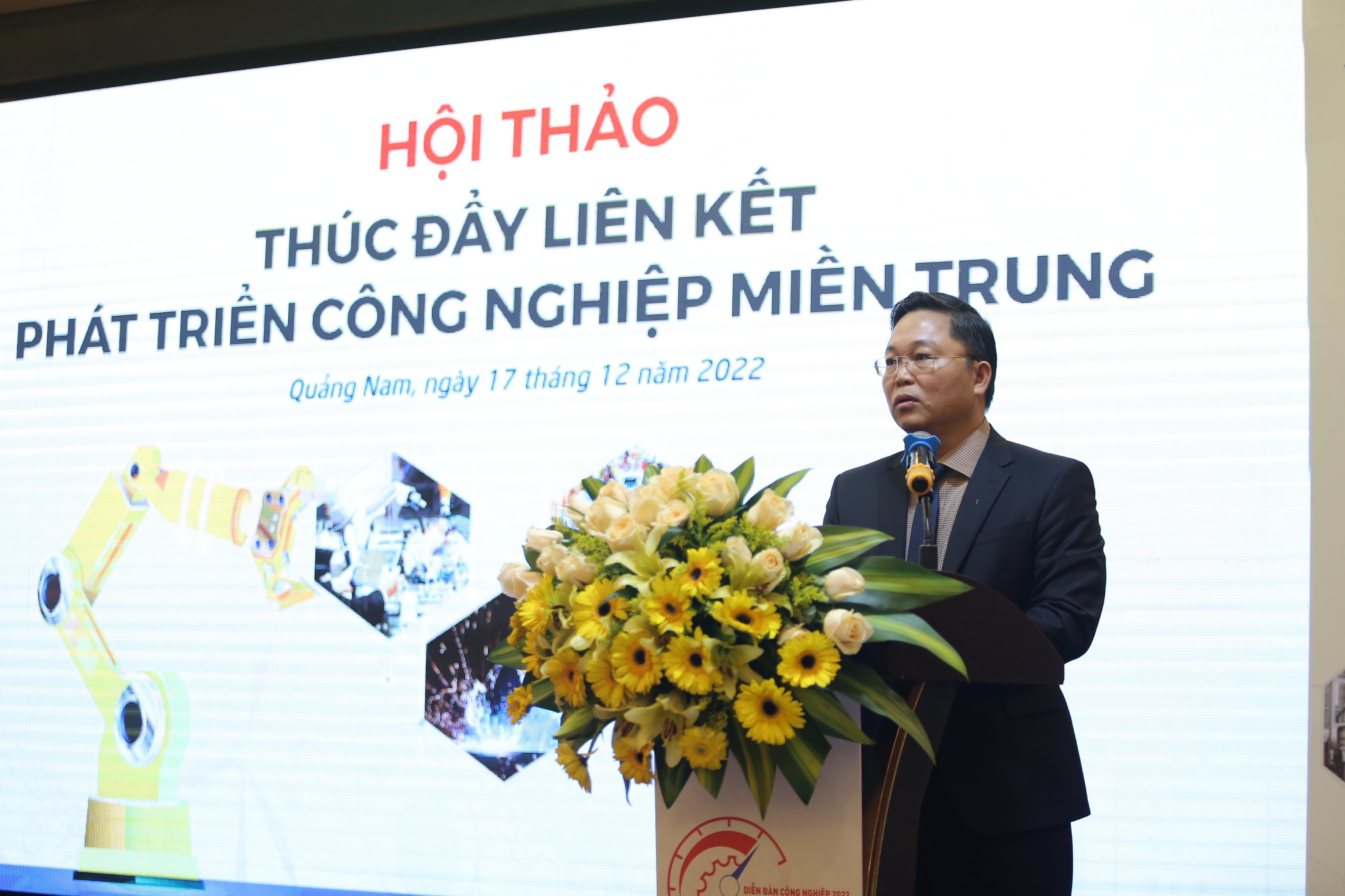 Chủ tịch UBND tỉnh Quảng Nam Lê Trí Thanh phát biểu tại hội thảo Chủ tịch UBND tỉnh Quảng Nam Lê Trí Thanh phát biểu tại hội thảo