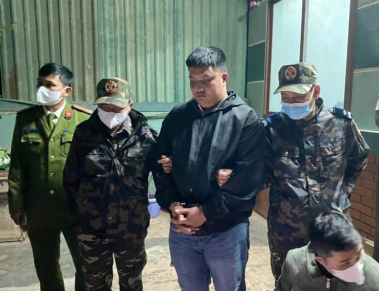Đối tượng Lê Ngọc Huy bị lực lượng chức năng bắt giữ. Ảnh: HQ Đối tượng Lê Ngọc Huy bị lực lượng chức năng bắt giữ. Ảnh: HQ