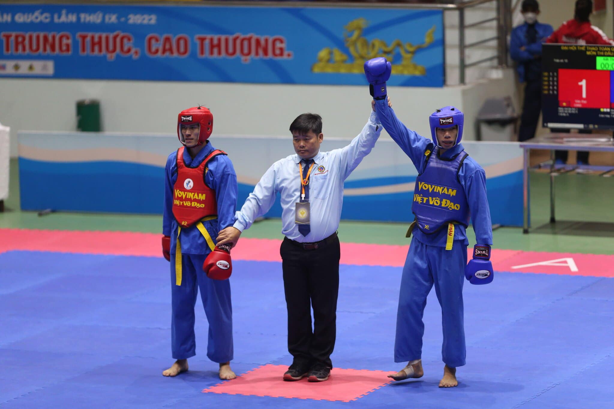 Đơn vị TPHCM chiếm ưu thế ở nội dung đối kháng 60kg nam. Ảnh: HVVF Đơn vị TPHCM chiếm ưu thế ở nội dung đối kháng 60kg nam. Ảnh: HVVF