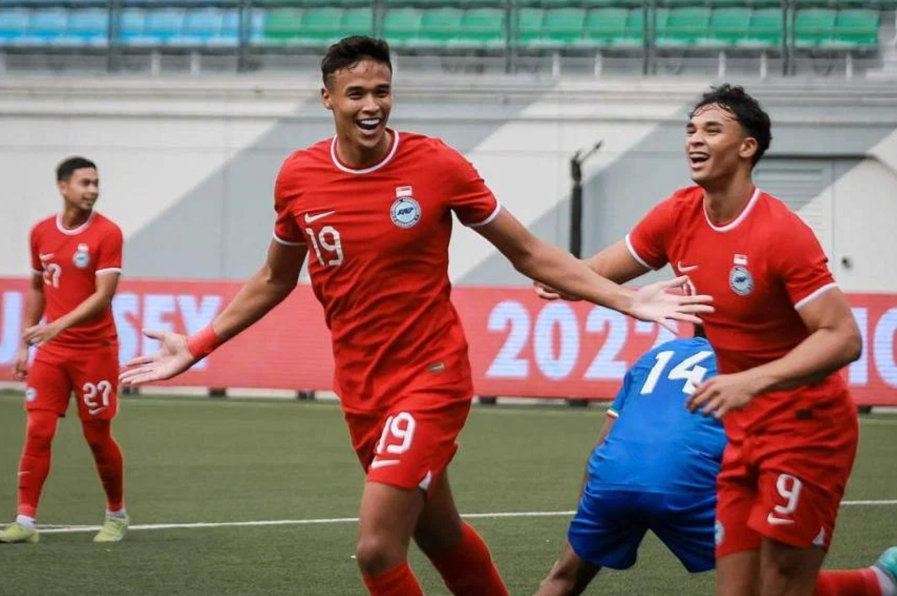 Cậu em Ilhan đã có bàn thắng đầu tiên cho đội tuyển quốc gia ở tuổi 20 Cậu em Ilhan đã có bàn thắng đầu tiên cho đội tuyển quốc gia ở tuổi 20