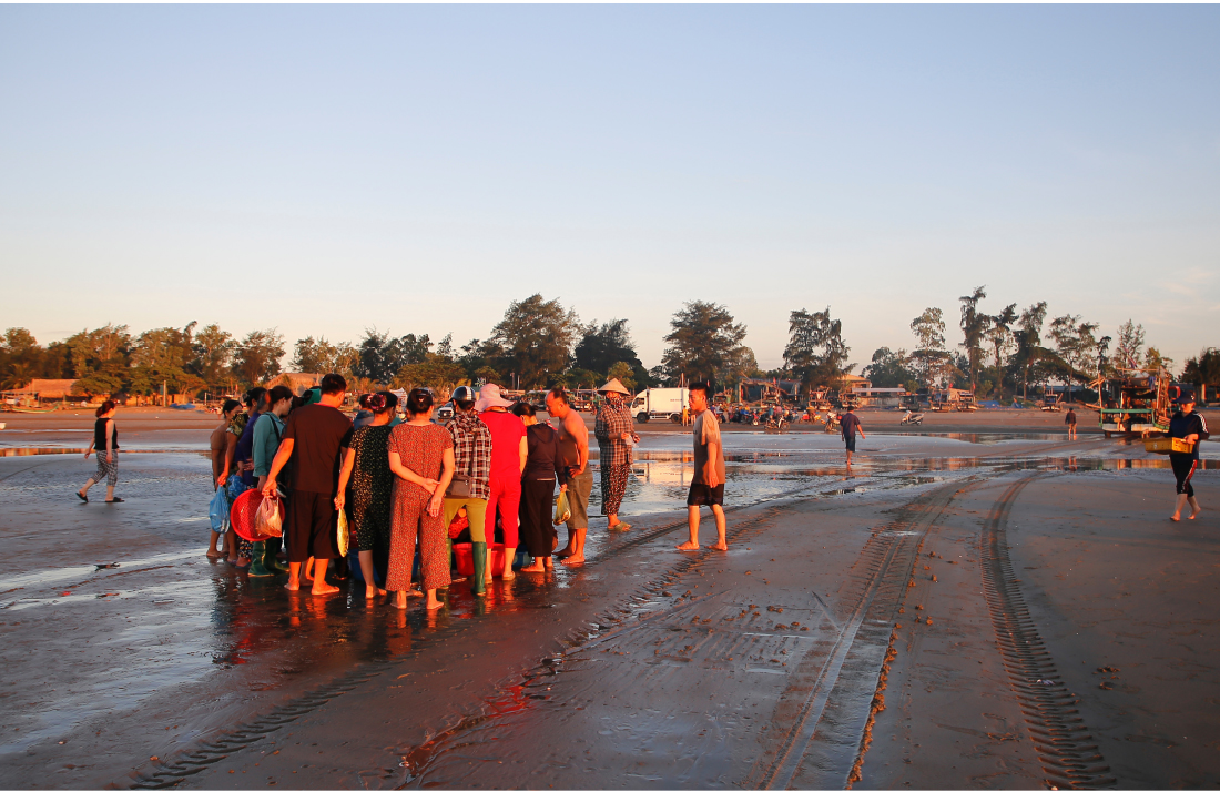 Bình minh làng biển ảnh 15