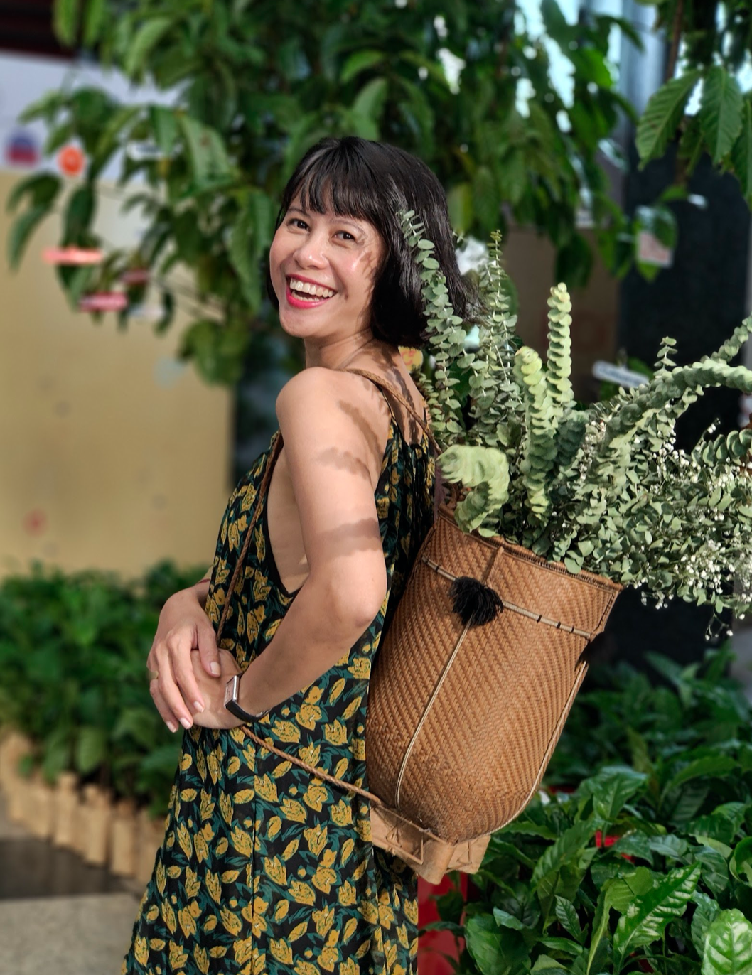 Người dân chụp ảnh lưu niệm tại không gian "rừng cà phê" tại Hội trường Thống Nhất Người dân chụp ảnh lưu niệm tại không gian "rừng cà phê" tại Hội trường Thống Nhất