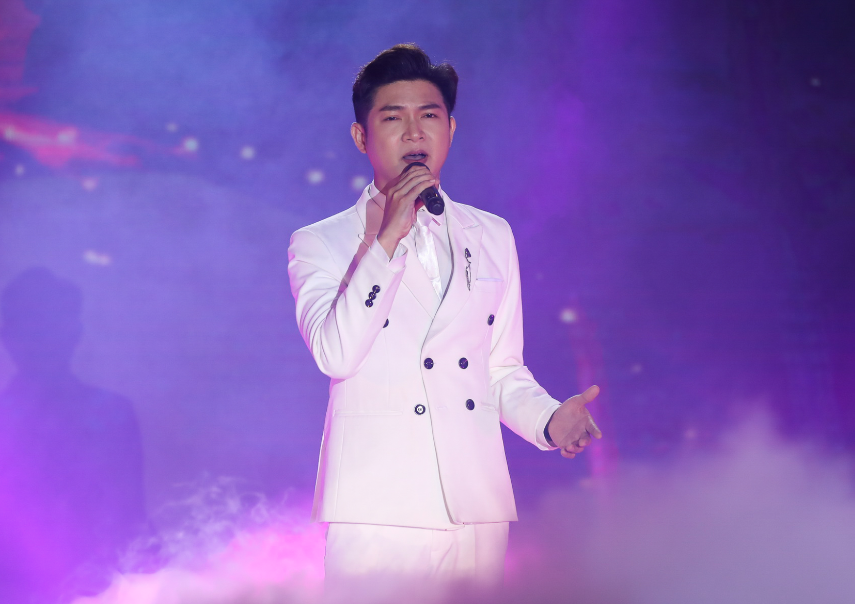 Các nghệ sĩ tham gia đêm nhạc thiện nguyện góp quỹ xây chùa. Ảnh: LÝ VÕ PHÚ HƯNG