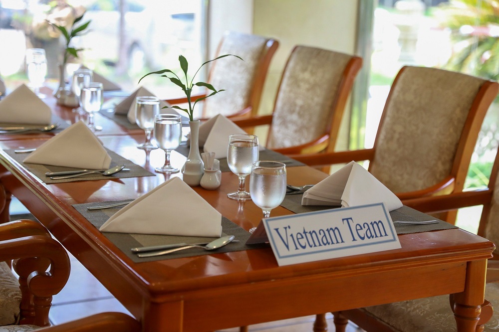 Khu vực bàn ăn cho các đội được Ban tổ chức phân riêng biệt nhằm tạo sự thoải mái