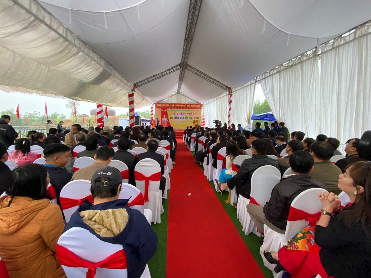 Quang cảnh tại Lễ khánh thành Khu tưởng niệm. Ảnh: QUẾ SƠN Quang cảnh tại Lễ khánh thành Khu tưởng niệm. Ảnh: QUẾ SƠN