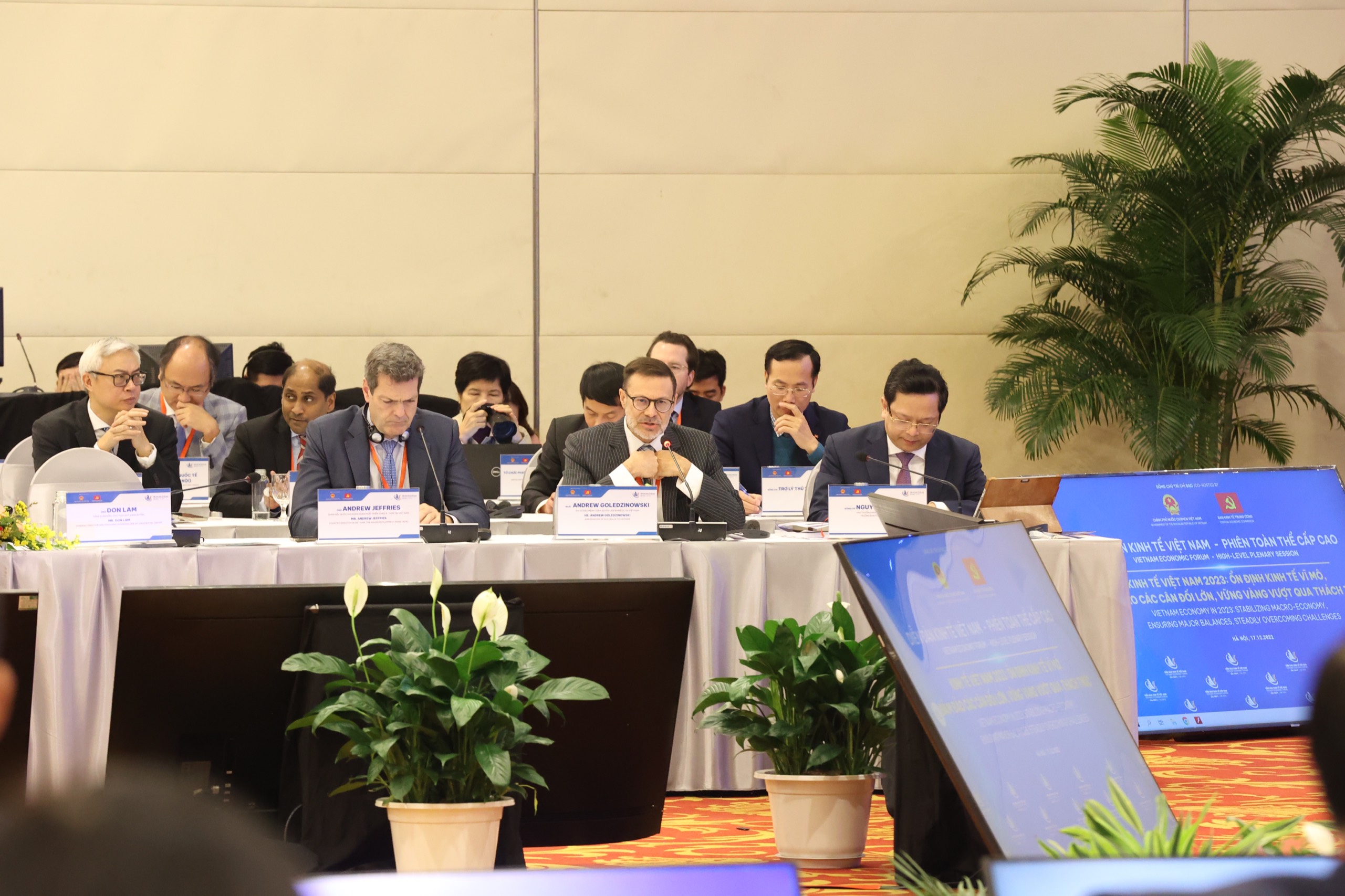 Nhiều chuyên gia nước ngoài tham dự diễn đàn. Ảnh: QUANG PHÚC Nhiều chuyên gia nước ngoài tham dự diễn đàn. Ảnh: QUANG PHÚC