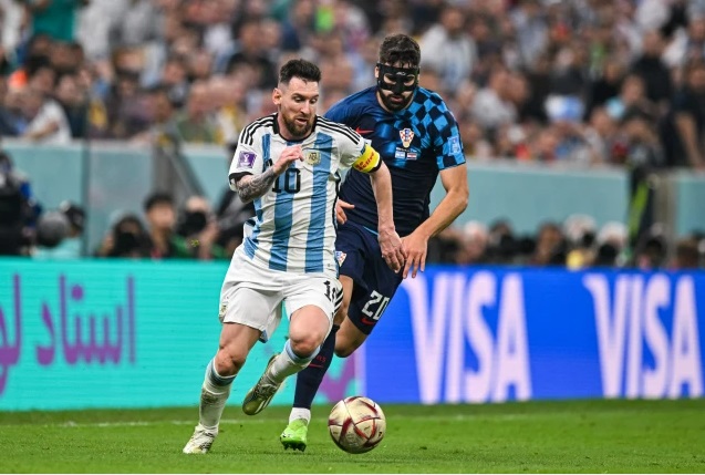 Khoảnh khắc Gvardiol bị Messi qua mặt ở trận bán kết World Cup