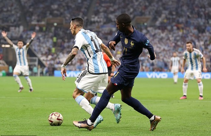 Dembele phạm lỗi với Di Maria dẫn đến quả 11m Dembele phạm lỗi với Di Maria dẫn đến quả 11m