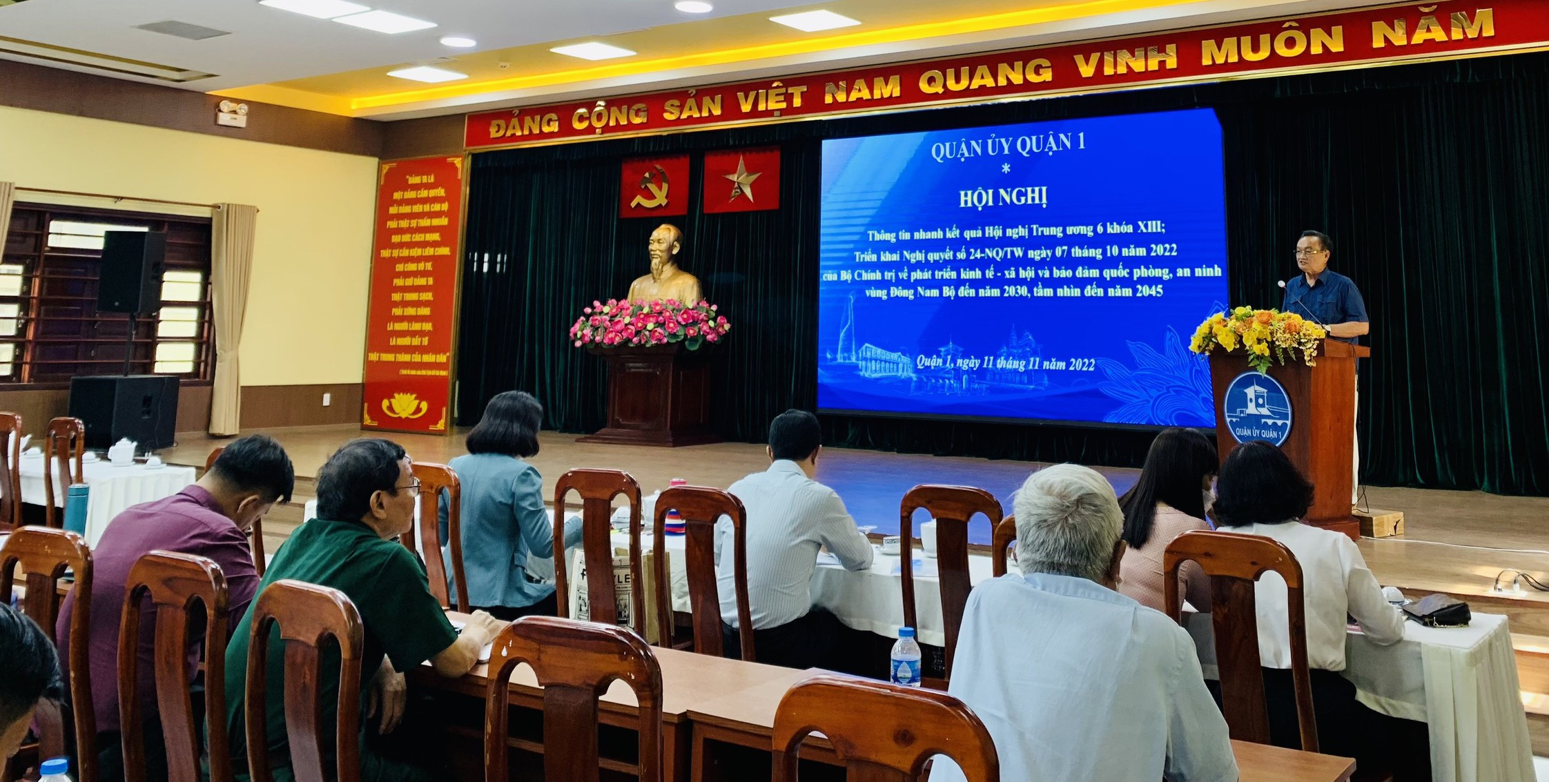 Các đợt sinh hoạt chính trị góp phần bồi đắp, xây dựng nhân cách văn hóa chính trị cho cán bộ, đảng viên. Ảnh: THU HƯỜNG