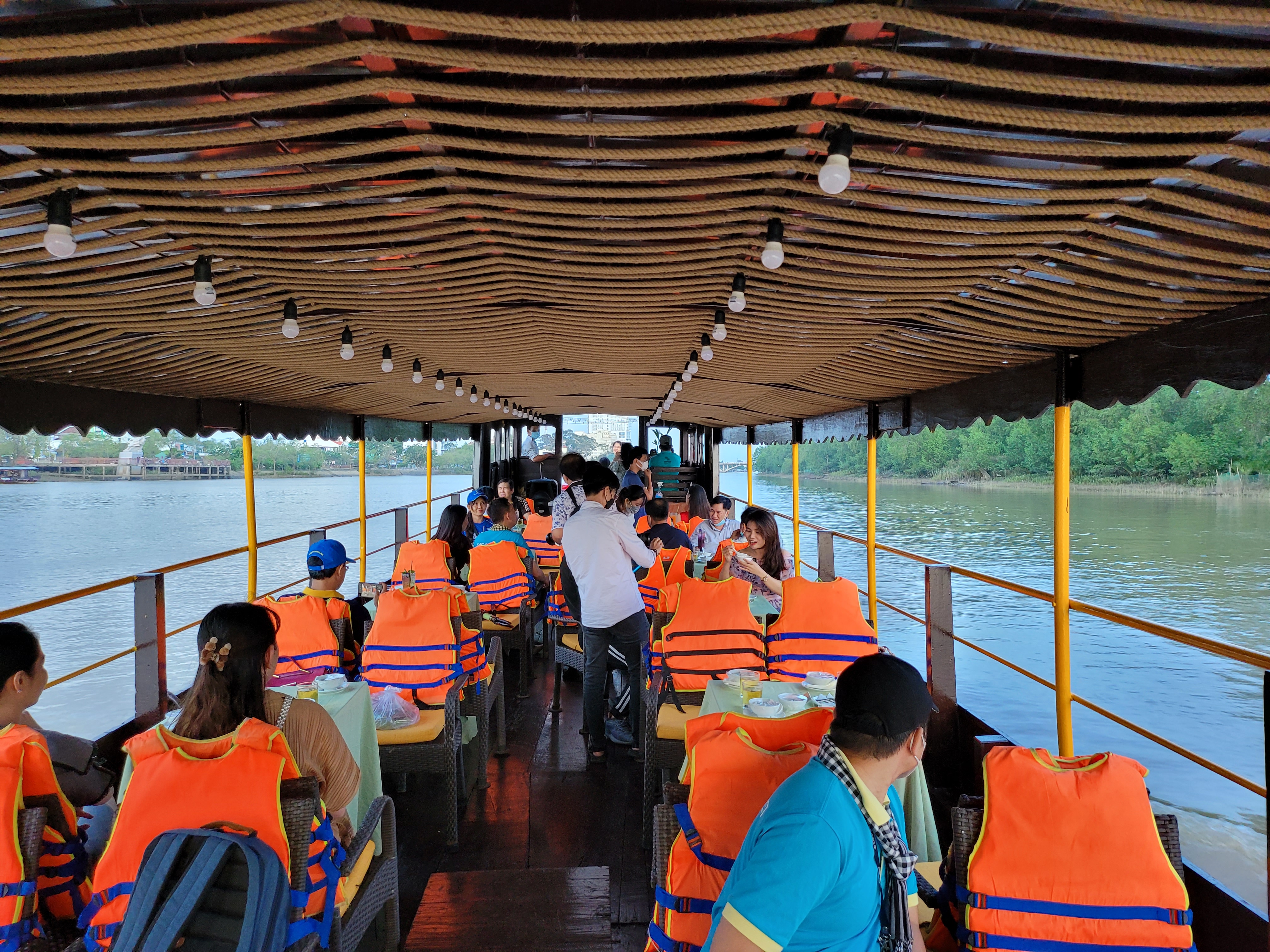 Cuối tháng 11-2021, Saigontourist Group tiên phong khai mở tour đầu tiên tại Bến Tre sau thời gian địa phương đóng cửa phòng chống dịch Cuối tháng 11-2021, Saigontourist Group tiên phong khai mở tour đầu tiên tại Bến Tre sau thời gian địa phương đóng cửa phòng chống dịch