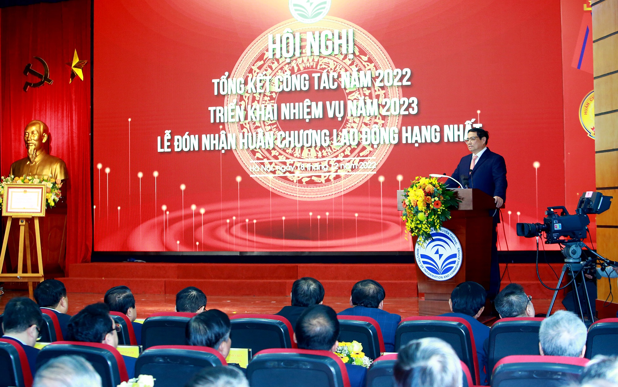 Thủ tướng Phạm Minh Chính yêu cầu Bộ TT-TT có giải pháp, cách thức ngăn chặn kịp thời, hiệu quả thông tin xấu, độc, sai sự thật, phản bác quan điểm sai trái trên mạng xã hội. Ảnh: VIẾT CHUNG Thủ tướng Phạm Minh Chính yêu cầu Bộ TT-TT có giải pháp, cách thức ngăn chặn kịp thời, hiệu quả thông tin xấu, độc, sai sự thật, phản bác quan điểm sai trái trên mạng xã hội. Ảnh: VIẾT CHUNG