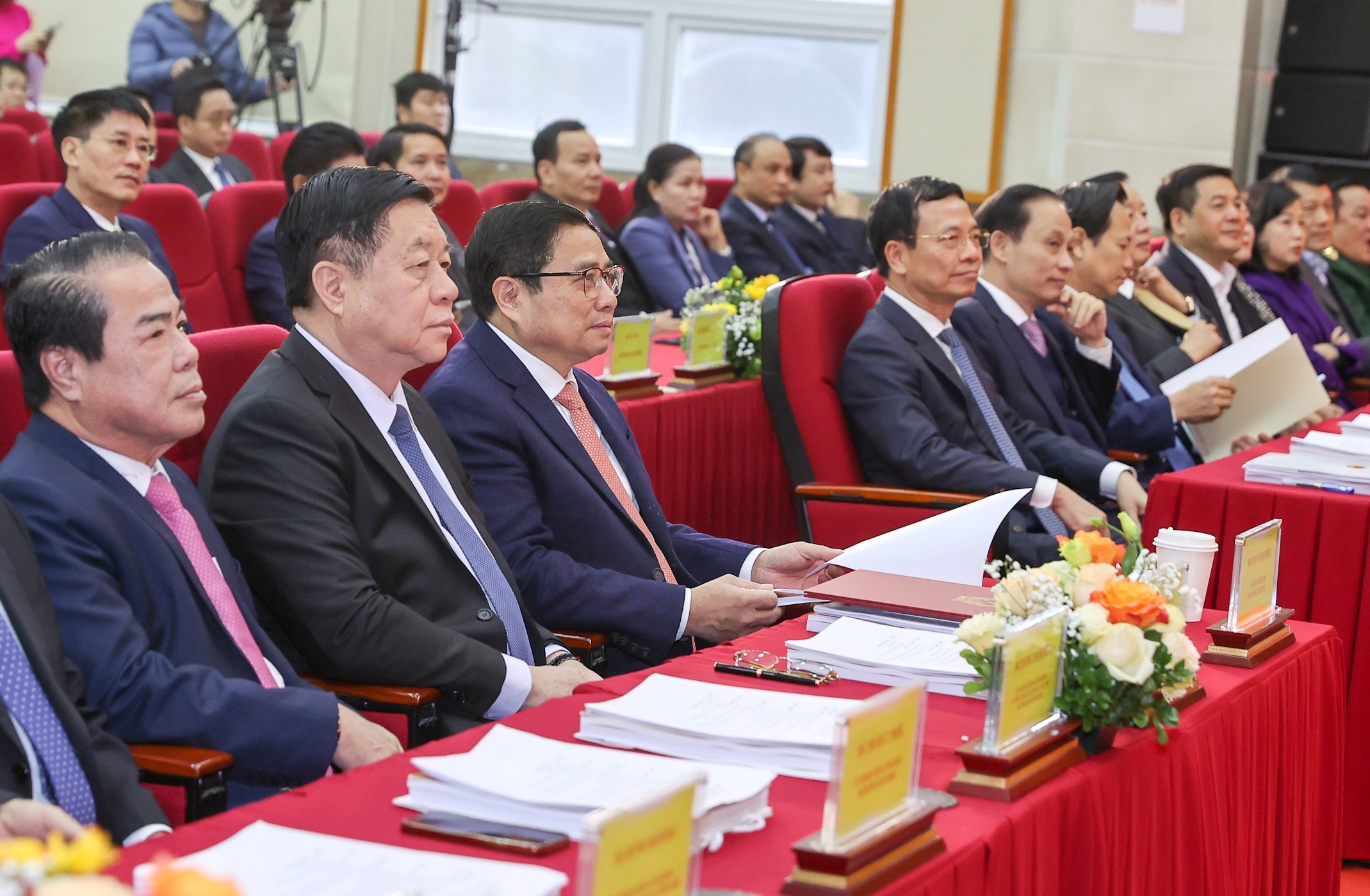 Thủ tướng Phạm Minh Chính và Bí thư Trung ương Đảng, Trưởng Ban Tuyên giáo Trung ương Nguyễn Trọng Nghĩa tham dự hội nghị. Ảnh: VIẾT CHUNG Thủ tướng Phạm Minh Chính và Bí thư Trung ương Đảng, Trưởng Ban Tuyên giáo Trung ương Nguyễn Trọng Nghĩa tham dự hội nghị. Ảnh: VIẾT CHUNG