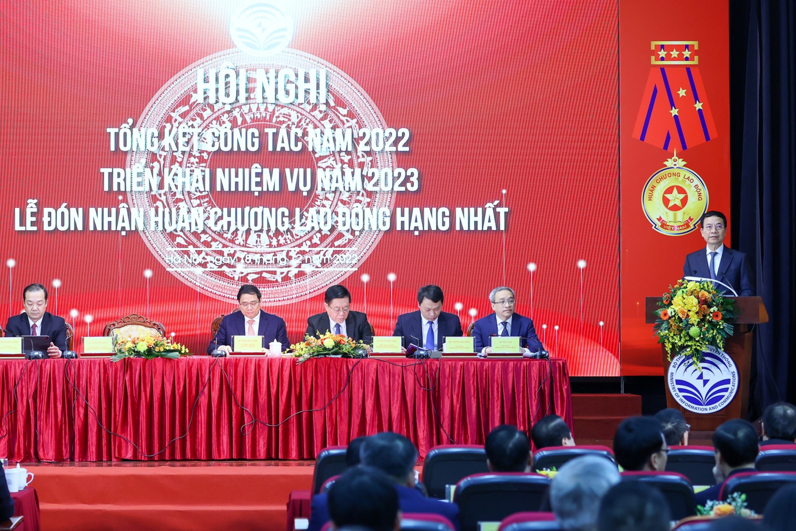 Thủ tướng Phạm Minh Chính cùng các đồng chí chủ trì hội nghị. Ảnh: VIẾT CHUNG Thủ tướng Phạm Minh Chính cùng các đồng chí chủ trì hội nghị. Ảnh: VIẾT CHUNG