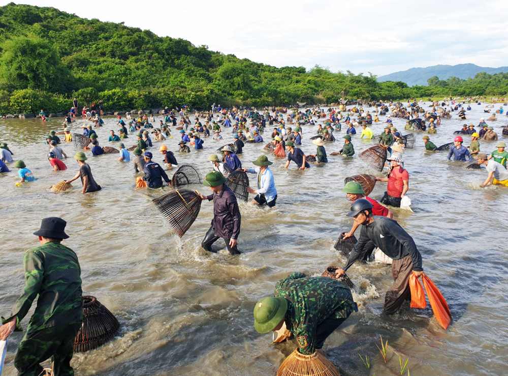Độc đáo lễ hội đánh cá Đồng Hoa ảnh 24