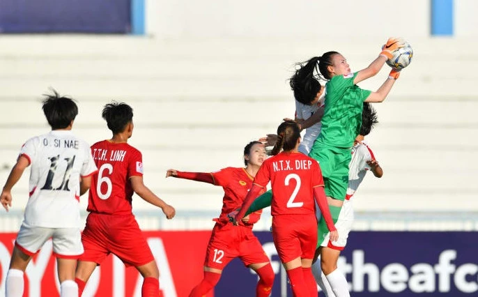 U19 nữ Việt nam không thể gây bất ngờ trước CHDCN Triều Tiên. Ảnh: Đoàn Nhật