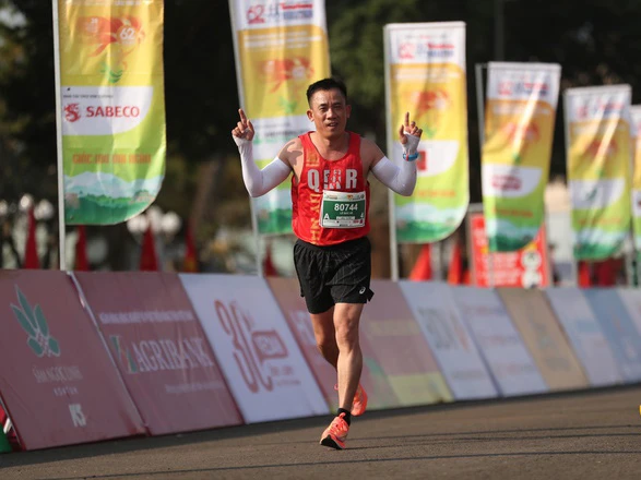 VĐV Lê Đức Kế bị cấm thi đấu vĩnh viễn tại giải marathon truyền thống này.