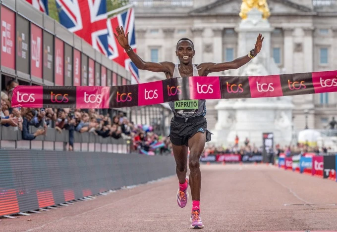Kipruto khuấy đảo đường chạy thế giới với giày adidas Adizero Adios Pro 3 ảnh 1 Kipruto khuấy đảo đường chạy thế giới với giày adidas Adizero Adios Pro 3 ảnh 1
