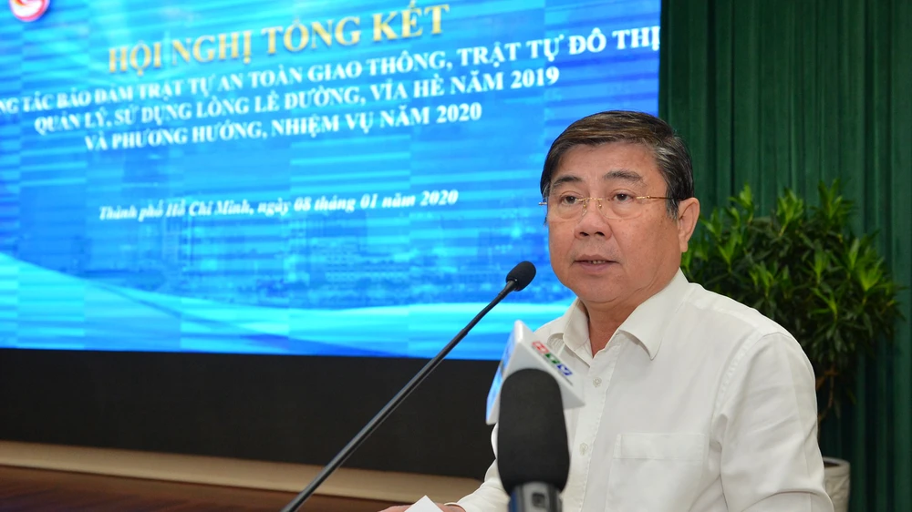 Chủ tịch UBND TPHCM Nguyễn Thành Phong: “Xử” người đứng đầu địa phương nếu vỉa hè bị lấn chiếm ảnh 3 Chủ tịch UBND TPHCM Nguyễn Thành Phong: “Xử” người đứng đầu địa phương nếu vỉa hè bị lấn chiếm ảnh 3
