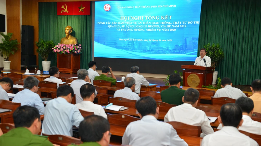 Chủ tịch UBND TPHCM Nguyễn Thành Phong: “Xử” người đứng đầu địa phương nếu vỉa hè bị lấn chiếm ảnh 1 Chủ tịch UBND TPHCM Nguyễn Thành Phong: “Xử” người đứng đầu địa phương nếu vỉa hè bị lấn chiếm ảnh 1