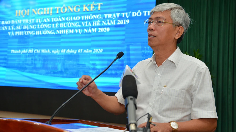 Chủ tịch UBND TPHCM Nguyễn Thành Phong: “Xử” người đứng đầu địa phương nếu vỉa hè bị lấn chiếm ảnh 2 Chủ tịch UBND TPHCM Nguyễn Thành Phong: “Xử” người đứng đầu địa phương nếu vỉa hè bị lấn chiếm ảnh 2