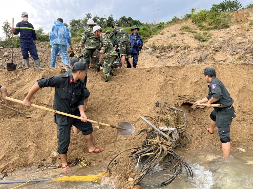 Tìm thấy chiếc xe máy của kỹ sư mất tích trong vụ sạt lở thủy điện Kà Tinh ảnh 1 Tìm thấy chiếc xe máy của kỹ sư mất tích trong vụ sạt lở thủy điện Kà Tinh ảnh 1