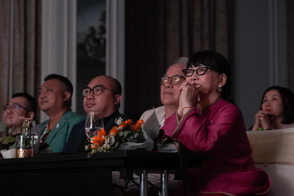 Đầu tư 50 tỷ đồng, Em và Trịnh khiến nhiều người rơi lệ ảnh 4 Đầu tư 50 tỷ đồng, Em và Trịnh khiến nhiều người rơi lệ ảnh 4