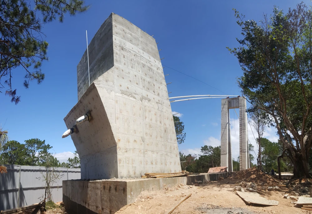 Đề xuất cưỡng chế tháo dỡ cầu đáy kính không phép ở Thung lũng Tình yêu ảnh 6 Đề xuất cưỡng chế tháo dỡ cầu đáy kính không phép ở Thung lũng Tình yêu ảnh 6