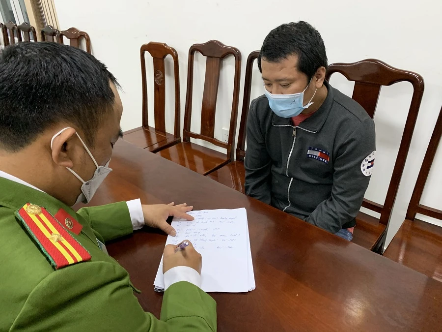 Triệt phá đường dây làm giả 20.000 loại giấy tờ, tài liệu thu lợi bất chính 30 tỷ đồng ảnh 4 Triệt phá đường dây làm giả 20.000 loại giấy tờ, tài liệu thu lợi bất chính 30 tỷ đồng ảnh 4