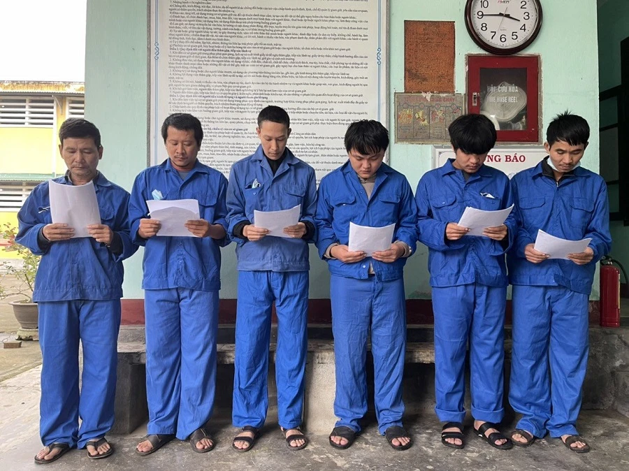 Triệt phá đường dây làm giả 20.000 loại giấy tờ, tài liệu thu lợi bất chính 30 tỷ đồng ảnh 1 Triệt phá đường dây làm giả 20.000 loại giấy tờ, tài liệu thu lợi bất chính 30 tỷ đồng ảnh 1