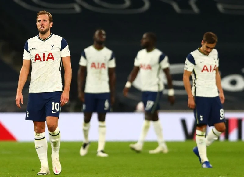 Tottenham có màn sụp đổ khó tin vào cuối trận derby London. Ảnh: Getty Images