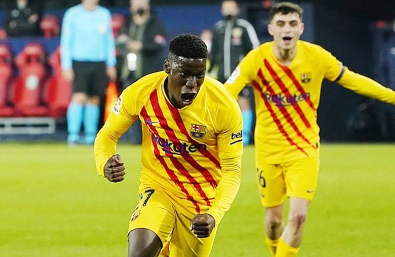 Ilaix Moriba phấn khích tột độ sau thắng đầu tiên cho Barcelona. Ảnh: Getty Images
