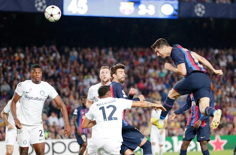 Robert Lewandowski vẫn xuất sắc nhưng có thể không giúp được Barcelona tiến xa.