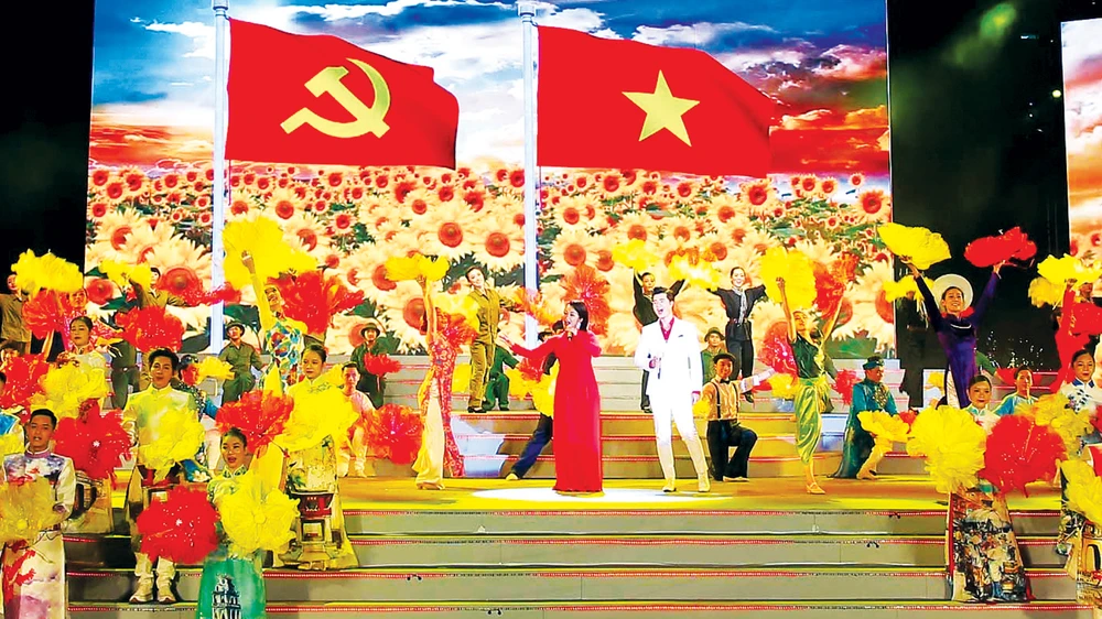Bài hát khai mạc chương trình - Việt Nam tiếng hát trái tim ta. Ảnh: DŨNG PHƯƠNG