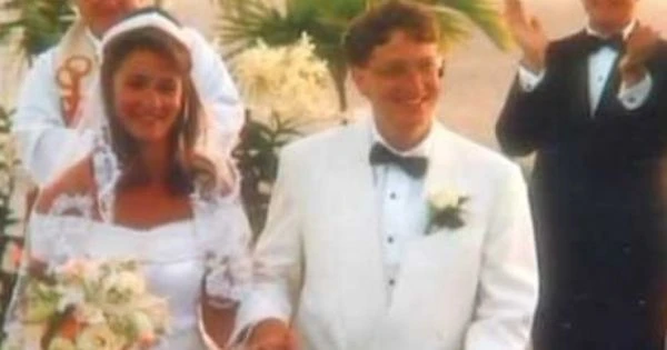 Bill và Melinda Gates gặp nhau lần đầu tiên năm 1987 khi bà Melinda gia nhập Microsoft với vai trò một giám đốc sản phẩm. Hai người kết hôn năm 1994 tại Hawaii. Ảnh: Getty Images Chú thích ảnh