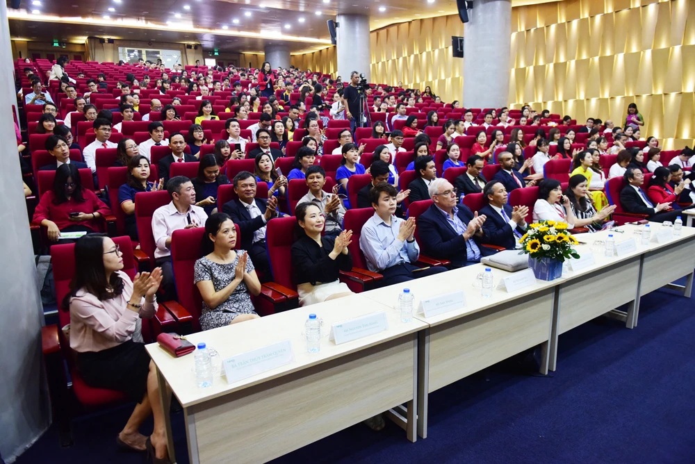 NHG tôn vinh những người thầy “phục vụ trong yêu thương“ ảnh 1 NHG tôn vinh những người thầy “phục vụ trong yêu thương“ ảnh 1
