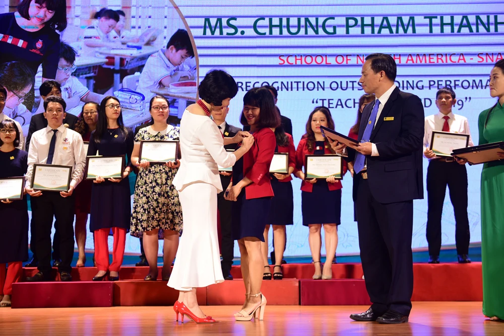 NHG tôn vinh những người thầy “phục vụ trong yêu thương“ ảnh 6 NHG tôn vinh những người thầy “phục vụ trong yêu thương“ ảnh 6