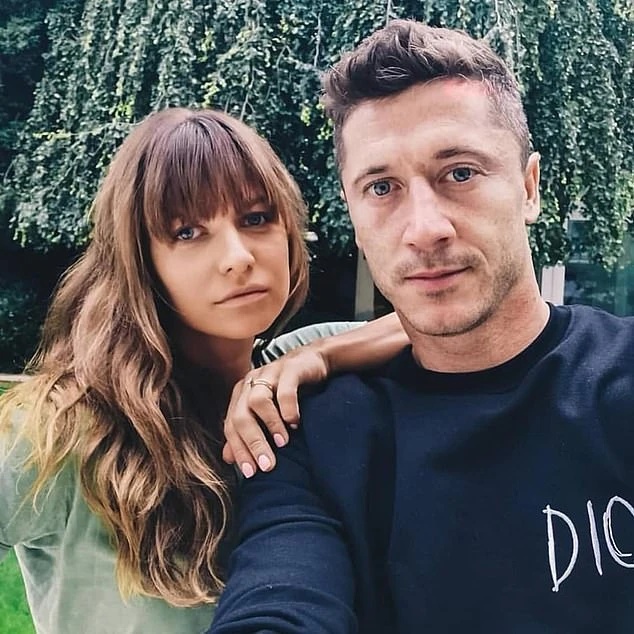 Lewandowski và bí mật chế độ ăn kiêng: Cá ngừ, bánh gạo và quả bơ ảnh 2 Lewandowski và bí mật chế độ ăn kiêng: Cá ngừ, bánh gạo và quả bơ ảnh 2