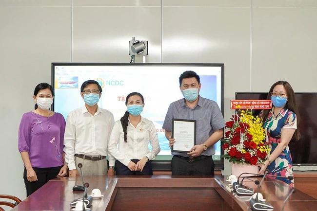 Hưng Thịnh trao tặng 2 tỷ đồng cho HCDC phòng, chống dịch Covid-19 ảnh 2 Hưng Thịnh trao tặng 2 tỷ đồng cho HCDC phòng, chống dịch Covid-19 ảnh 2