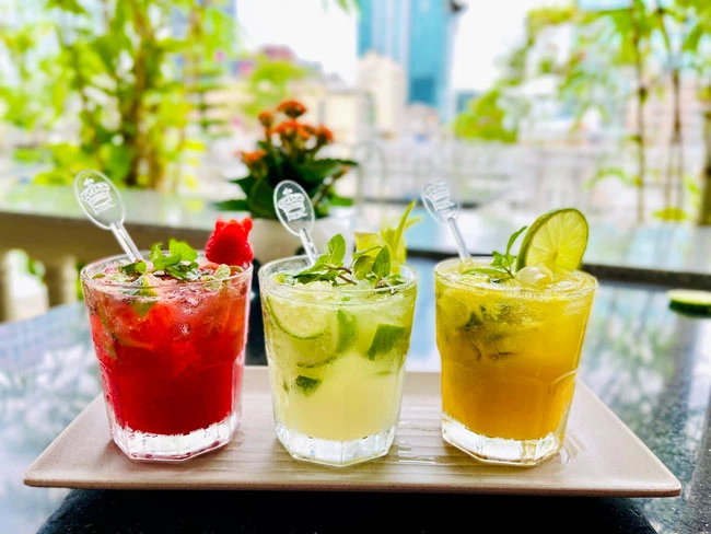 Rex Hotel Saigon giới thiệu chương trình Combo “Happy Hour” đặc biệt tại Rooftop Garden Bar ảnh 4 Rex Hotel Saigon giới thiệu chương trình Combo “Happy Hour” đặc biệt tại Rooftop Garden Bar ảnh 4