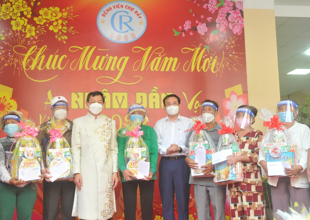 Bí thư Thành ủy TPHCM Nguyễn Văn Nên: Tri ân các bác tài lái xe cứu thương ảnh 3 Bí thư Thành ủy TPHCM Nguyễn Văn Nên: Tri ân các bác tài lái xe cứu thương ảnh 3