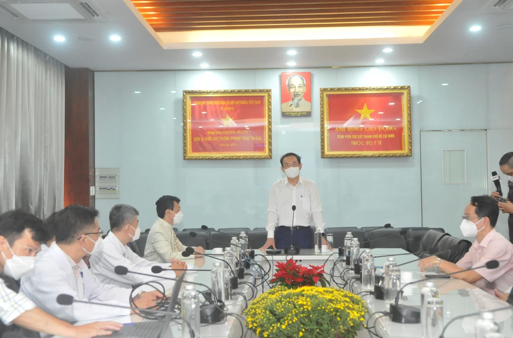 Bí thư Thành ủy TPHCM Nguyễn Văn Nên: Tri ân các bác tài lái xe cứu thương ảnh 1 Bí thư Thành ủy TPHCM Nguyễn Văn Nên: Tri ân các bác tài lái xe cứu thương ảnh 1